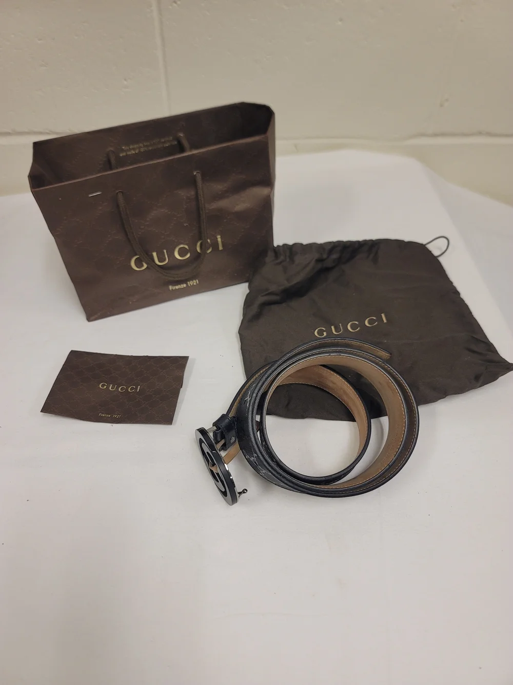Gucci Men’s Black Leather G Buckle Belt